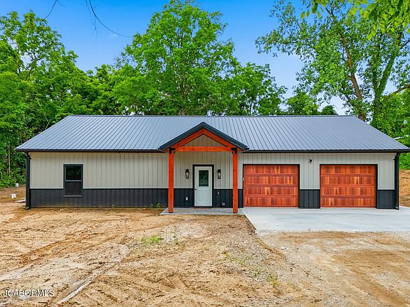 2nd image of 2220 Valley Dr