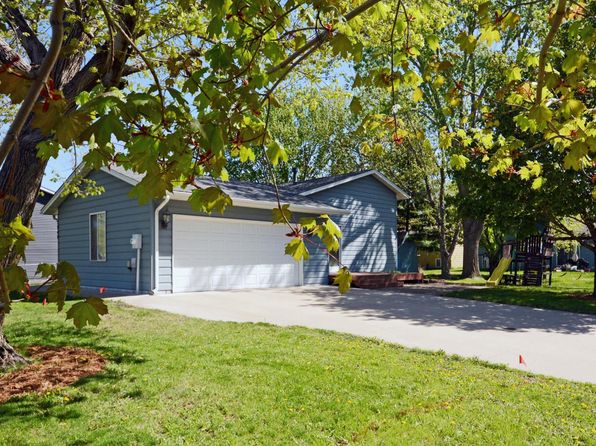 7940 Xerxes Ave N, Brooklyn Park, MN 55444