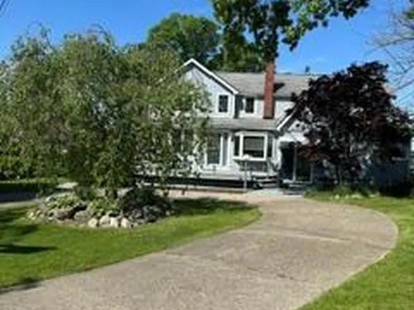 3453 Ormond Rd, White Lake, MI 48383