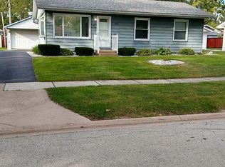 1104 Coral Dr, Lockport, IL 60441