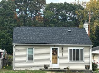 27682 Newcastle St, Romulus, MI 48174