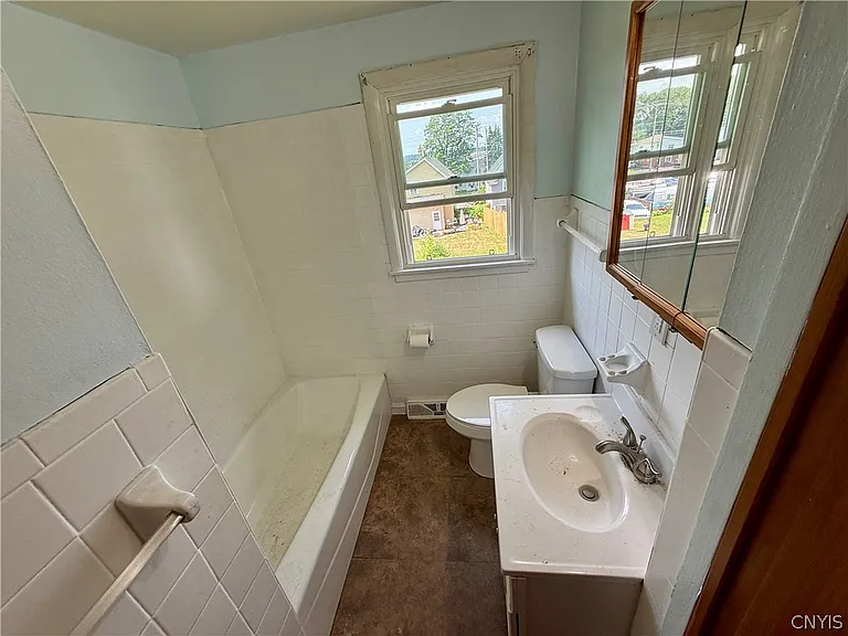 111 Deborah Dr — Photo 16