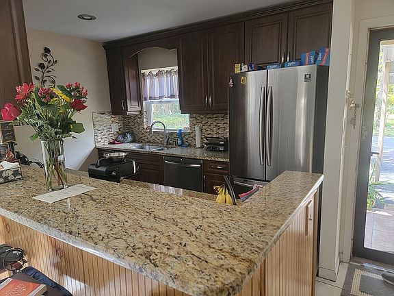 4th image of 4822 Village Gardens Dr