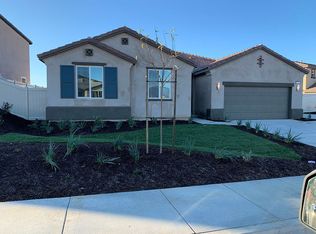 1039 Poinsettia Cir, Calimesa, CA 92320