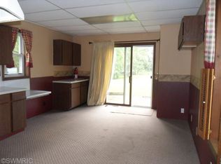 318 E Main St, North Adams, MI 49262