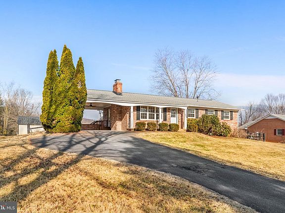 2nd image of 660 Foxcroft Rd