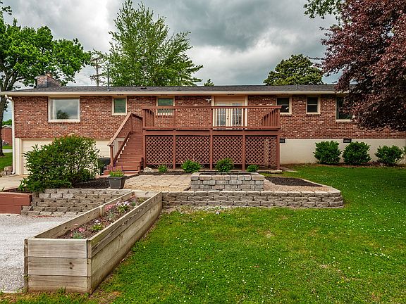 3rd image of 106 Rebecca Dr