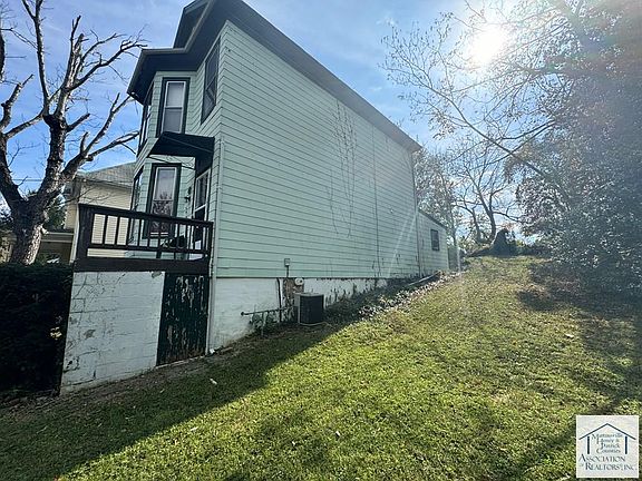 3rd image of 27 Patton Ave NE