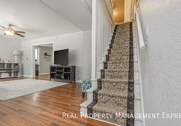 807 W 13th St — Photo 7