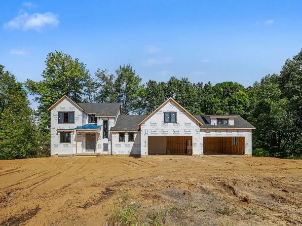 754 W Sedona Hills Ct NE, Grand Rapids, MI 49525