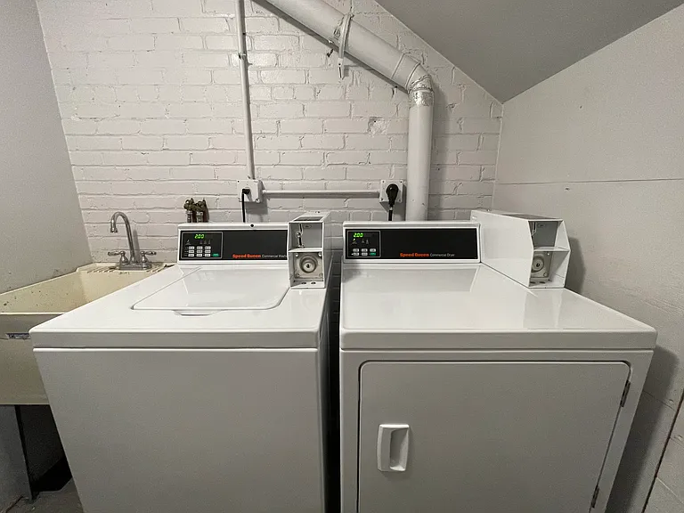203-205 Winthrop Rd #3 — Photo 15