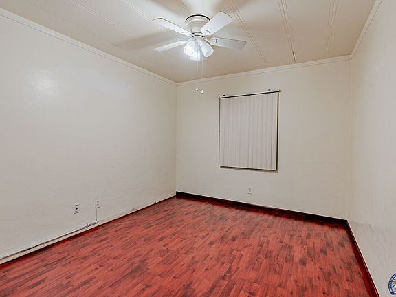 3rd image of 1027 W Heil Ave