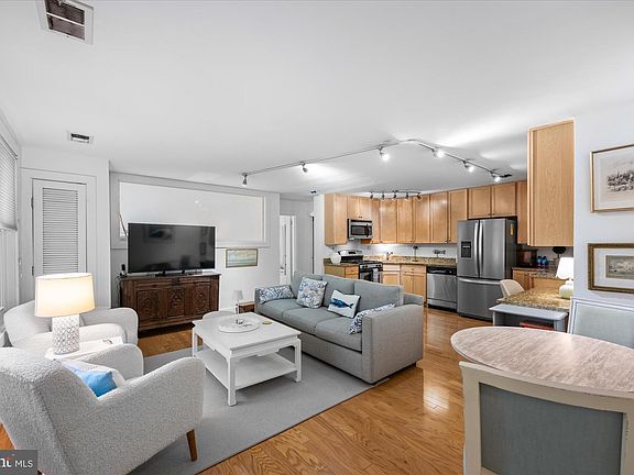 4th image of 4840 Macarthur Blvd NW #402