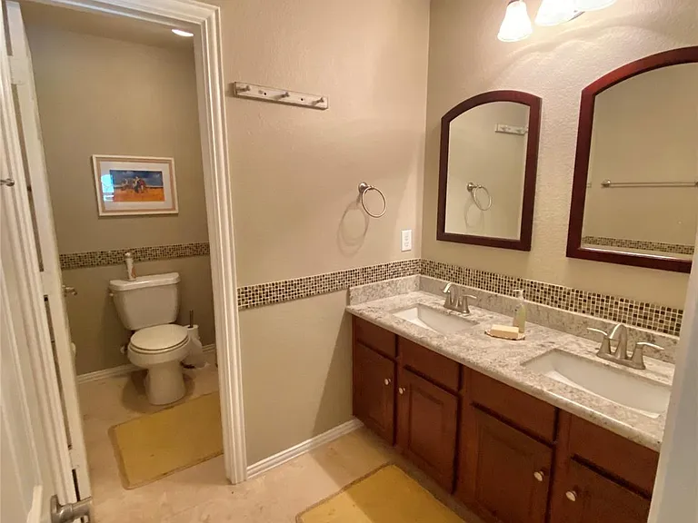 110 N Hawkhurst Cir — Photo 12