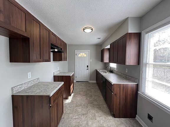 2nd image of 4094 Grantham Rd