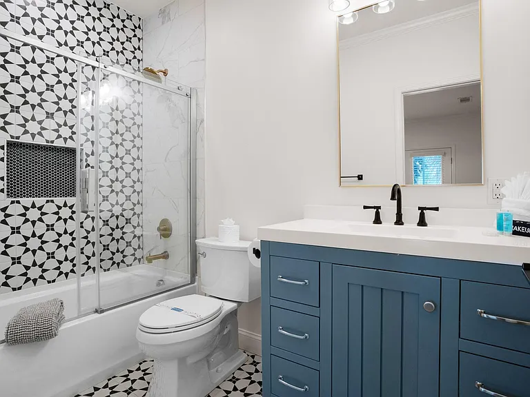 Full bathroom in master king bedroom upstairs