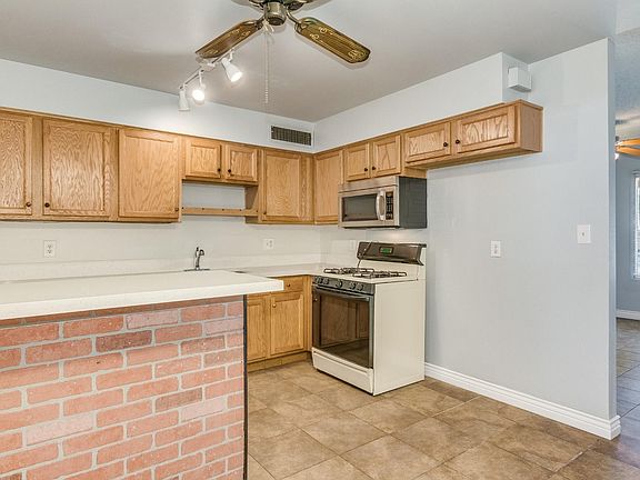 3rd image of 2302 W Poinsettia Dr