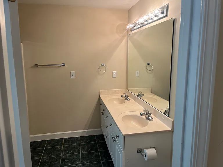 2919 Springs Dr — Photo 10