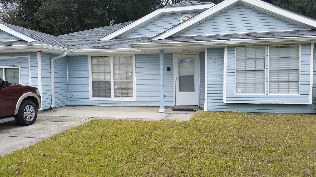 3 bed, 1445 sqft, $1,700 — Photo 1