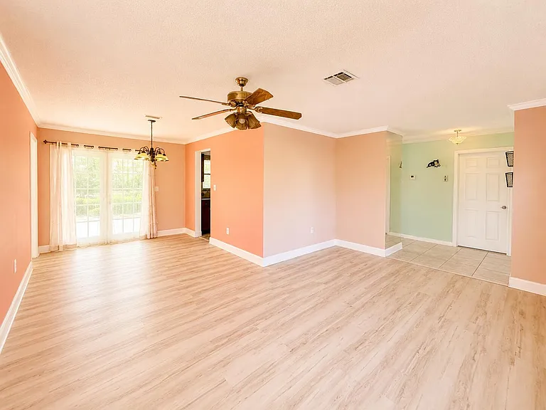 342 NW Curtis St — Photo 6