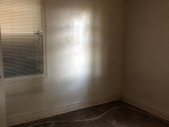 4th image of 2150 Van Buren Ave