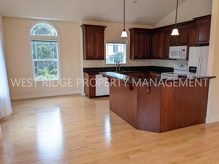 1828 SE Main St — Photo 4