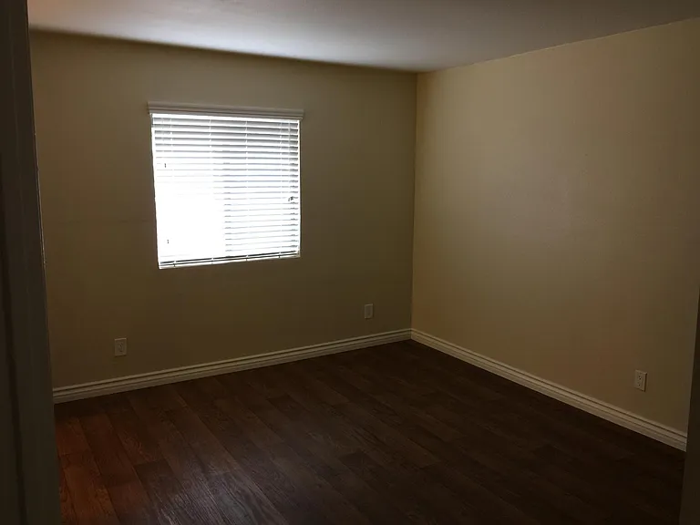 801 Redondo Ave — Photo 6