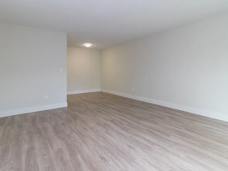 1955 Ashgrove St #402 — Photo 11