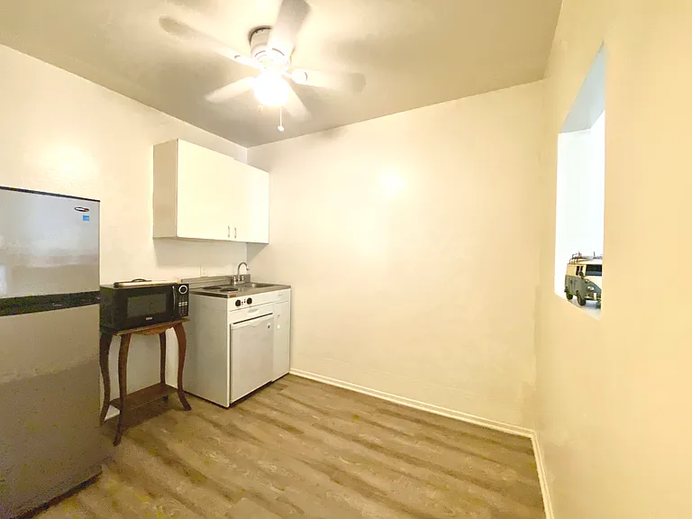 2400 Walnut Ave #7 — Photo 5