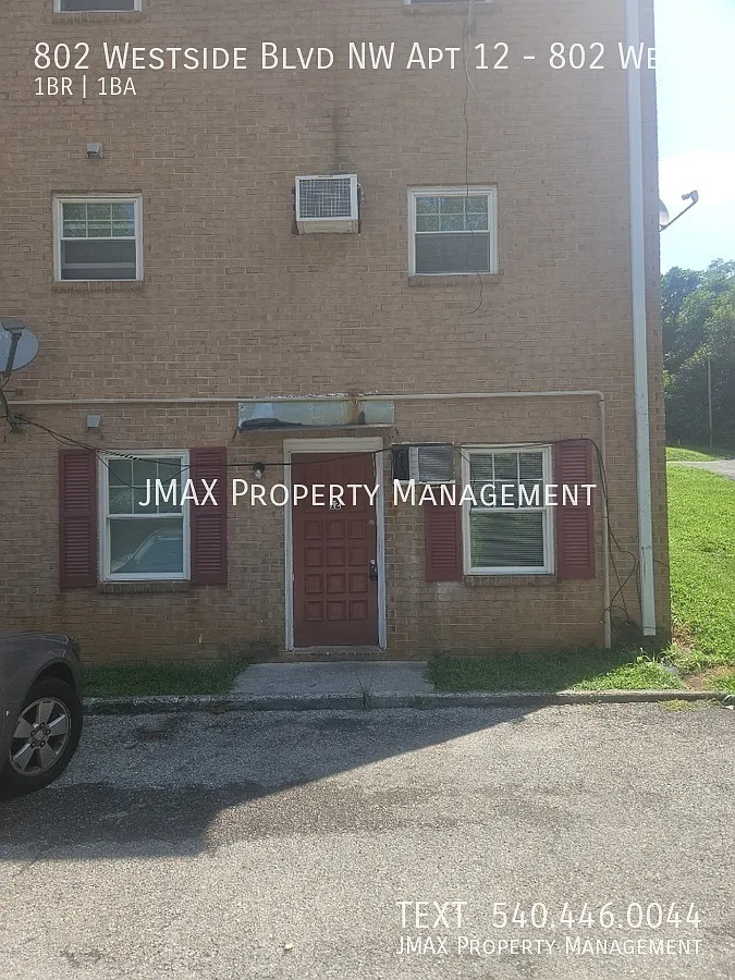 This property has a no security deposit option! — Photo 1