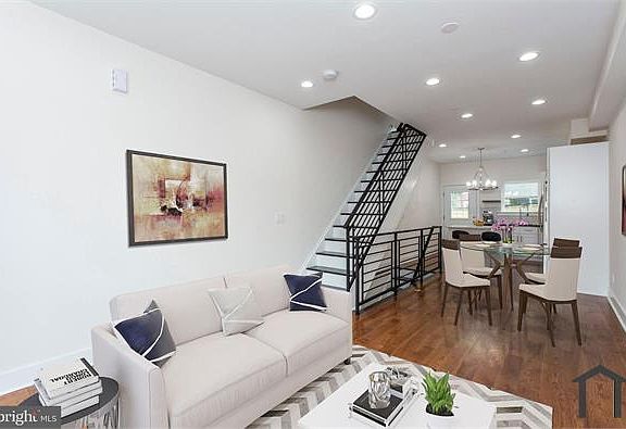 2nd image of 2734 Oakford St