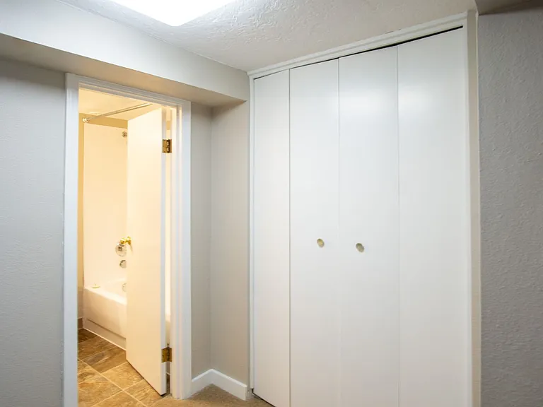 Great NW Location: Spacious 1 Bedroom Ready Now! — Photo 12