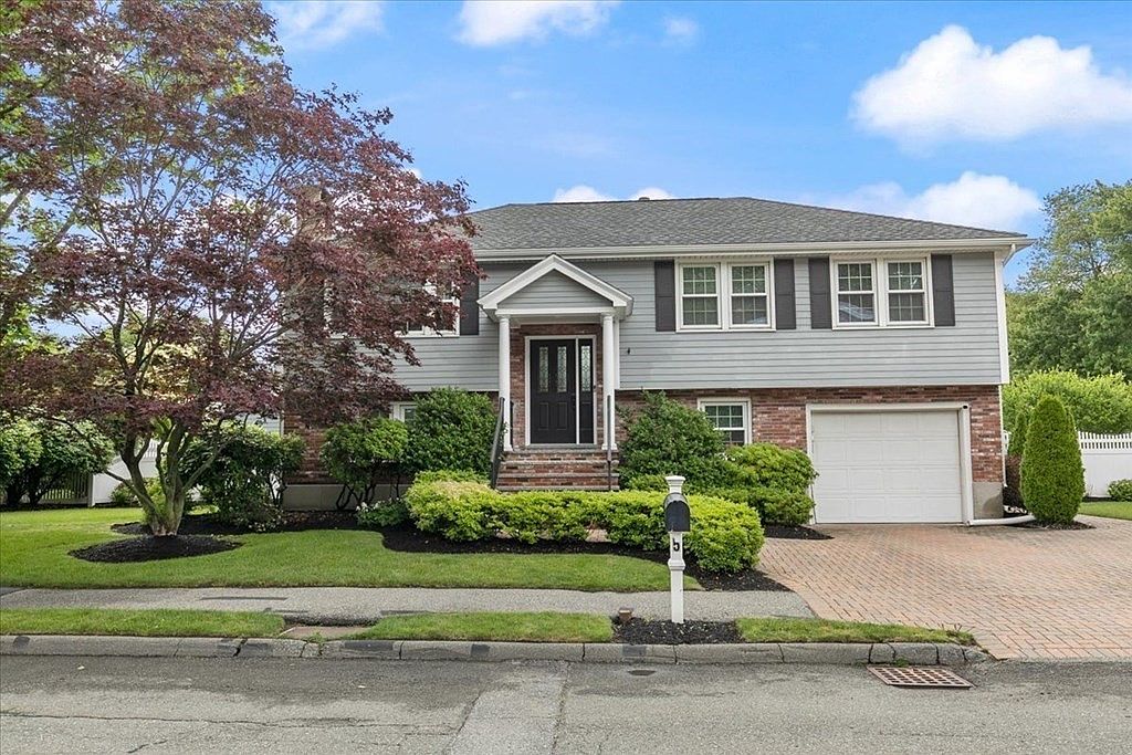 5 Sparhawk Cir, Stoneham, MA 02180 Zillow