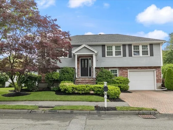 5 Sparhawk Cir, Stoneham, MA 02180