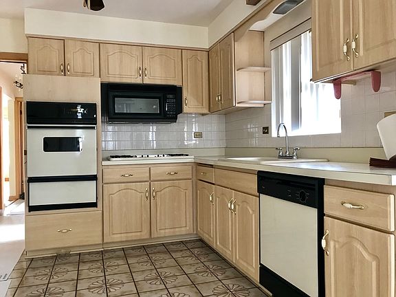 4th image of 4512 N Plainfield Ave
