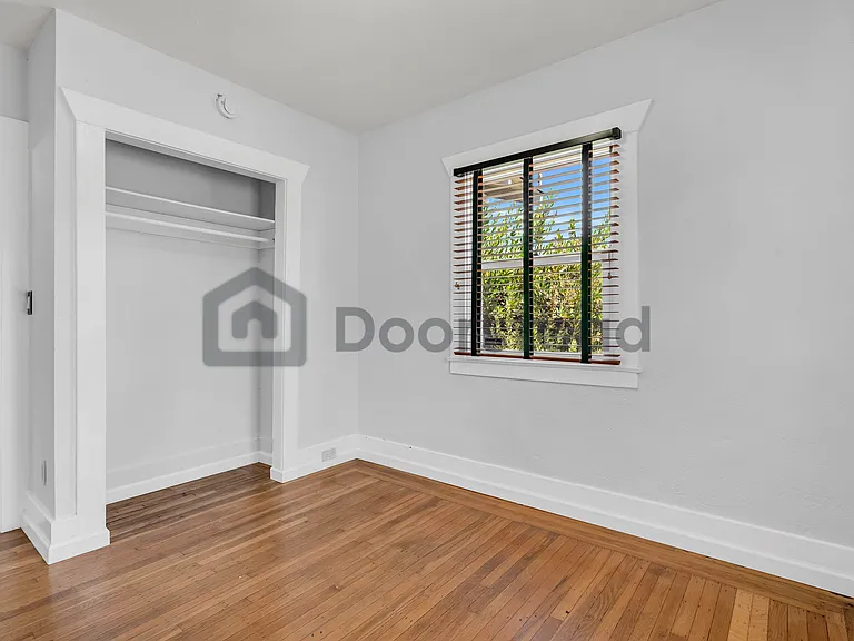 1937 Vicksburg Ave — Photo 24