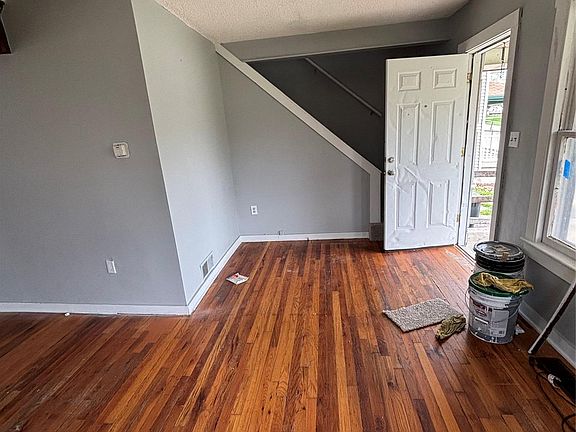 4th image of 1008 Tacken St