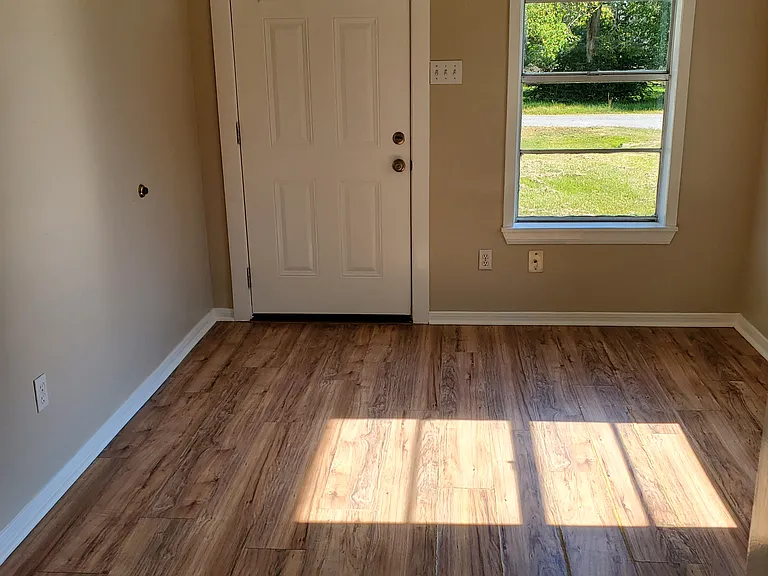 4002 Rosedale Ln — Photo 3