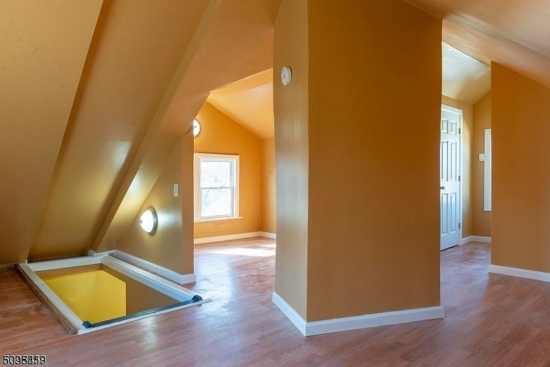 1st image of 152 Delmar Pl Floor 2