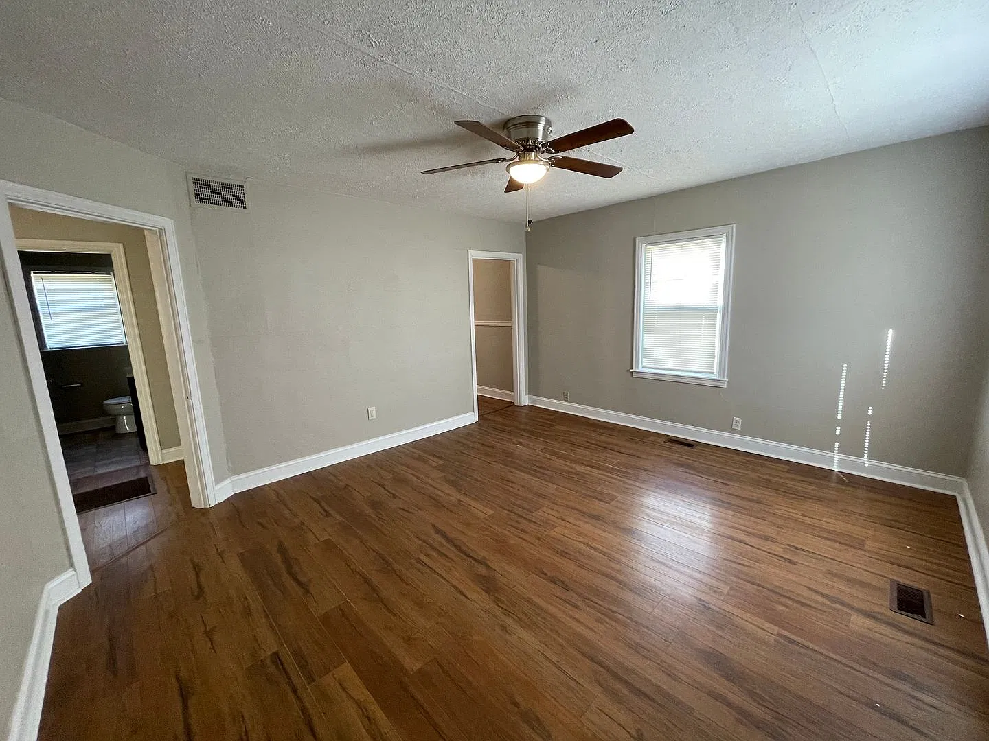 2 bed, 1.0 bath, 800 sqft, $1,250 — Photo 3