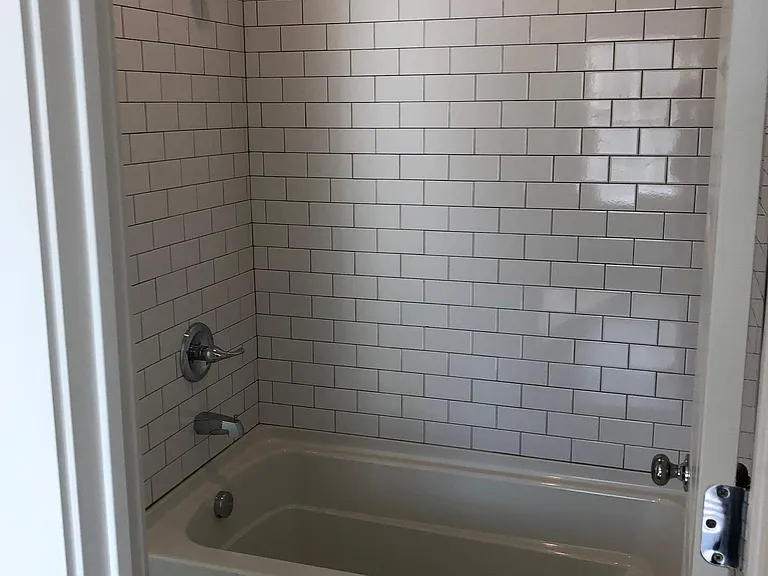 2121 Roslyn Ave — Photo 32