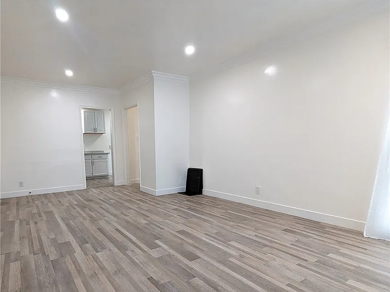 6101 S Hobart Blvd — Photo 6