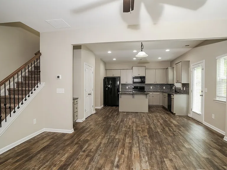 214 Arbor Dr — Photo 9