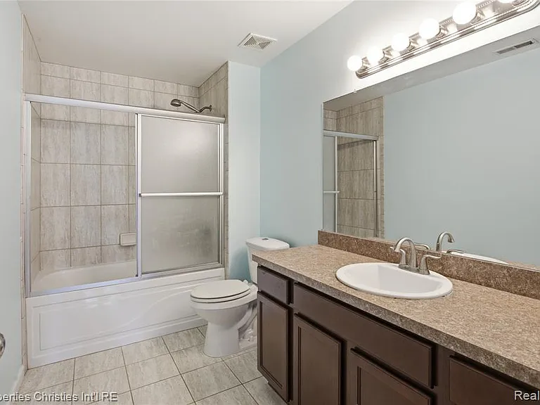 8413 Heywood Cir — Photo 18