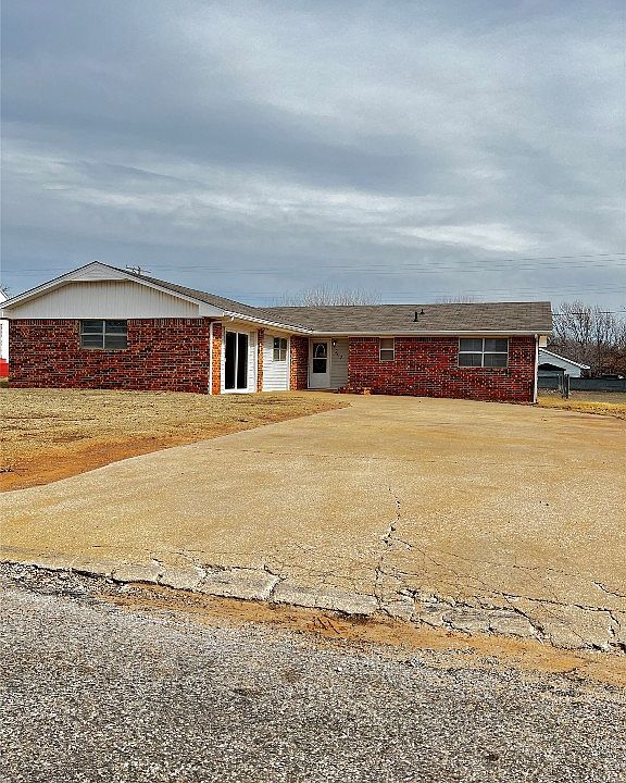202 S Locust St, Seiling, OK 73663 MLS 1097657 Zillow