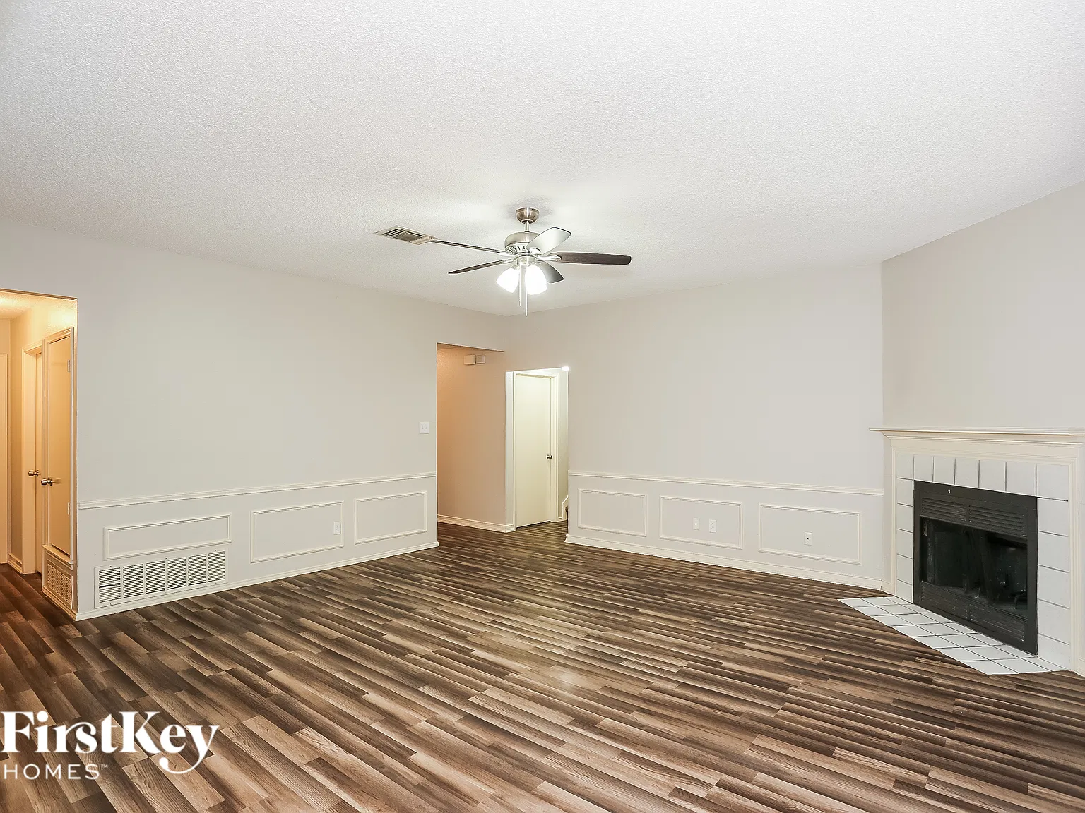 4 bed, 2.0 bath, 2100 sqft, $2,615 — Photo 3