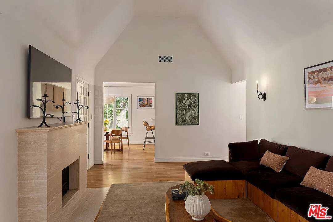 2 bed, 2.0 bath, 1750 sqft, $9,995 — Photo 3