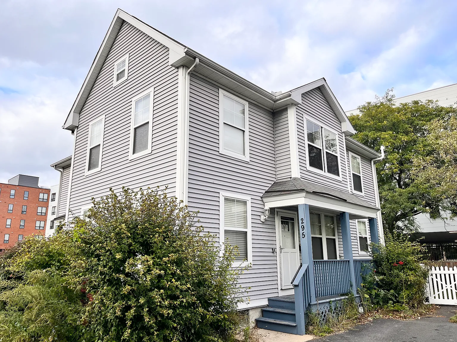 3 bed, 1.5 bath, 1200 sqft, $2,700 — Photo 1