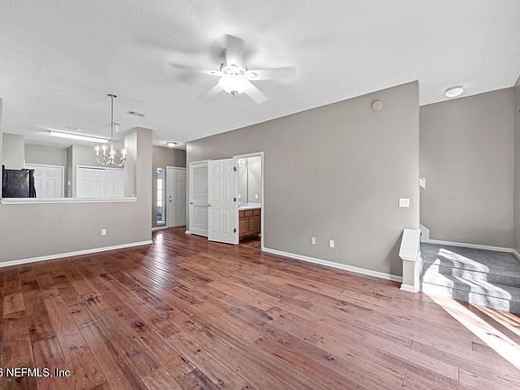 3rd image of 216 SCRUB JAY Drive
