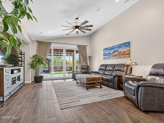 3rd image of 1427 Essex Way